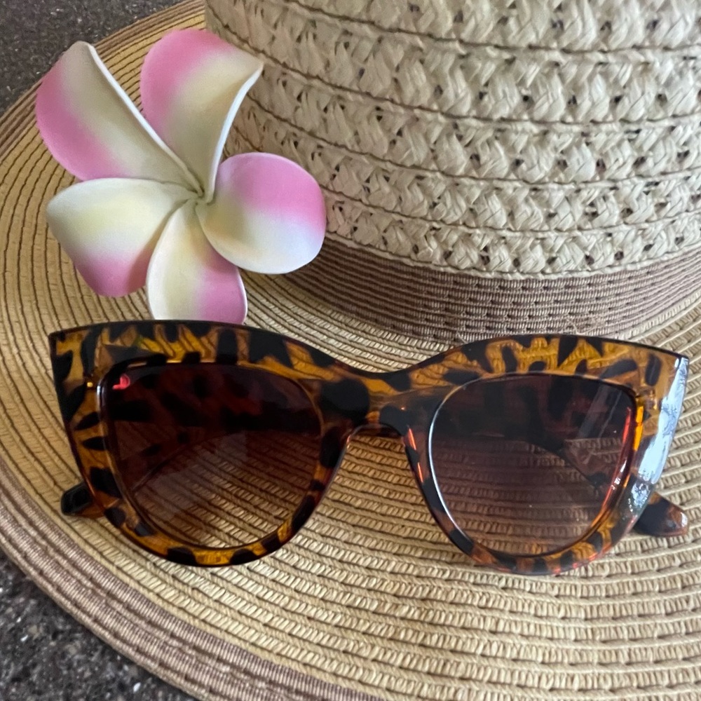 Tortoise shell sunglasses | 5.5"W